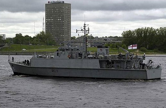 Sandown Class Mine Sweeper HMS Bangor (M109) sails into Riga, Latvia